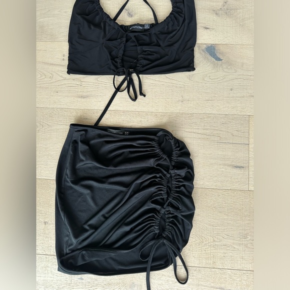 Cut out two piece set - Picture 4 of 6